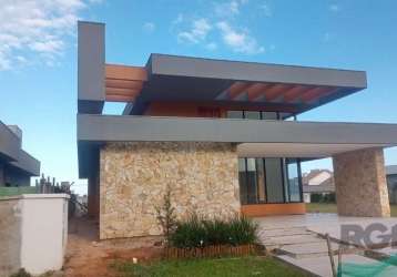 Vende excelente casa com 3 suítes com closets, lavabo, area de servico, sala de estar com pé direito duplo, cozinha com churrasqueira e ilha varanda, garagem coberta para 2 carros, piscina, painel sol