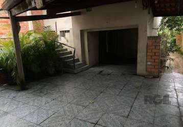 Apartamento com 02 dormitórios, próximo a oscar pereira, living para dois ambientes, cozinha, área de serviço, 02 banheiro social e garagem para um carro. não tem churrasqueira(pertence o ap 02) &lt;b