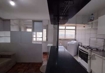 Apartamento de 01 dormitório com armário embutido, cozinha americana, fica todo mobiliado, com split instalado e banheiro com box de vidro.&lt;br&gt;prédio localizado em rua tranquila do bairro vila j