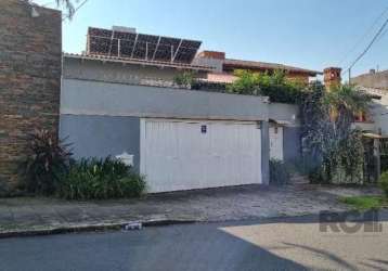 Casa a venda com 216,43mq privativos no bairro chácara das pedras - linda casa com hall de entrada, sala de estar e jantar integradas, jardim de inverno, duas suítes sendo uma no piso superior e uma n