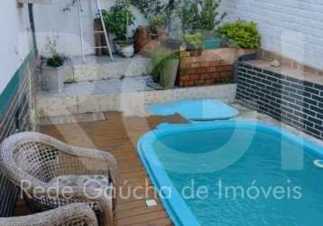 Vende casa com 191,40 m² no bairro medianeira em porto alegre. com 3  dormitórios sendo 2 suites, 1 banheiro social e 1 lavabo, com sala de estar, sala de jantar,  copa- cozinha, e lavanderia. garagem