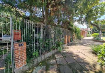 Casa de alvenaria antiga (154 m2), em terreno plano de 432m2'. vende-se casa antiga, de alvenaria, com 99 m2, com 'habite-se', a reformar, de 2 dorm., wc, sala, cozinha e copa, em terre