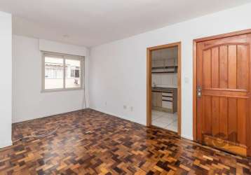 Apartamento localizado no bairro passo d'areia com 74m² no 3º andar. imóvel com 02 dormitórios, sala de estar/jantar, cozinha, banheiro com box de vidro, área de serviço, pisos em cerâmica e parquet. 