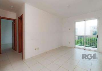 Apartamento com 2 dormitórios, sendo 1 suíte, cozinha americana integrada ao living para 2 ambientes com sacada, andar alto com vista panorâmica e 1 vaga de garagem escriturada. condomínio completo co