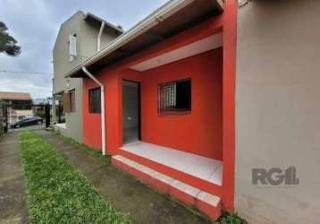 Casa 2 dormitórios com vaga no bairro cristal!!&lt;br&gt;&lt;br&gt;imóvel com cozinha e sala espaçosos, 1 banheiro, 02 dormitórios, pátio compartilhado, churrasqueira coletiva, 01 vaga de garagem desc