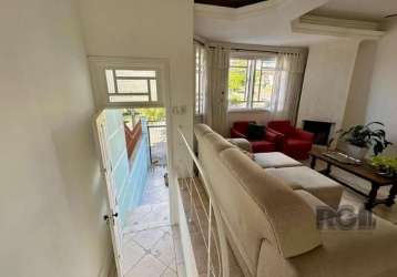 Belíssima casa de 3 dormitórios no bairro vila assunção!!&lt;br&gt;imóvel espaçoso com sala de estar e jantar, ambiente social aberto, cozinha,3 dormitórios sendo uma suíte, escritório e 4 banheiros &