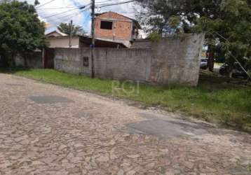 Excelente terreno de esquina, plano, em privilegiada localização, medindo 20,00m x 23,90m x 28,50m, com 2 casas de alvenaria, sendo uma pronta e a outra em acabamento.     &lt;br&gt; ótima opção para 