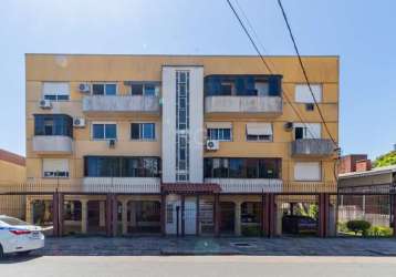 Apartamento localizado no bairro vila ipiranga, com 70m². imóvel com 2 dormitórios, sala de estar/jantar, cozinha com armário, banheiro social e pisos em parquet. imóvel com posição solar privilegiada