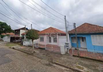 Ótimo terreno com 3 casas mistas individuais (de madeira e material) no momento  todas alugadas, terreno de 11,00 x 30,00 mtrs totalizando 330,00 m². localização próxima do hospital cristo redentor e 