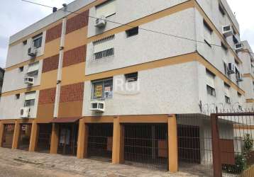 Otimo apartamento 01 dormitório no bairro teresópolis, com 46m² de área privativa, sol da manhã, possui sala, cozinha, área de serviço e banheiro social,  desocupado, com vaga coberta locada para uma 