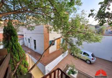 Lindo sobrado à venda jd. brasília, 165 m², 3 quartos, 2 suítes, lavabo, escritório, cozinha conceito aberto, 03 vagas, quintal com casa da árvore.