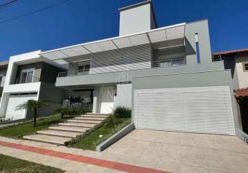 Casa à venda em jurerê internacional com 3 suítes