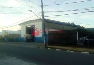 Galpão com terreno em buraquinho