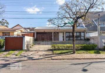 Excelente casa térrea para residência/comércio com 6 quartos e 4 banheiros.