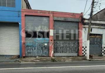 Galpão amplo com andar superior em boa localização no centro.