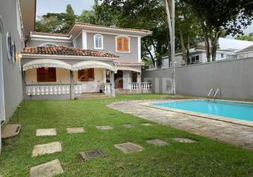 Casa à venda com 5 dórmitorios e 3 suítes!