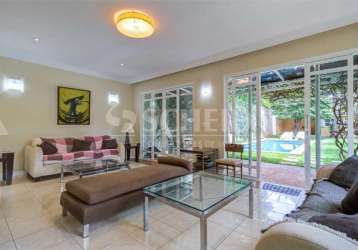 Casa no campo belo com 4 suítes, jardim e piscina