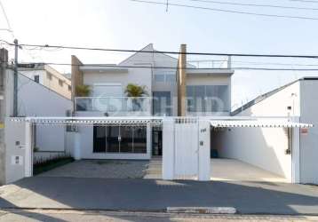 Casa á venda na saúde com 342m², 4 quartos sendo 4 suítes, 5 vagas.