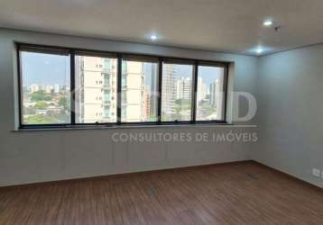 Conjunto comercial com 201m², 5 salas amplas, banheiros, refeirório, 1 vaga.