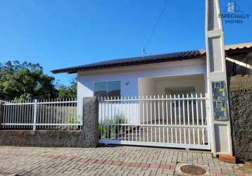 Casa com 3 dormitórios esperando por voce e sua família.