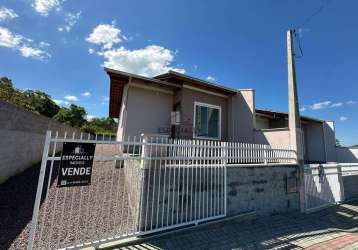 Aquela casa espaçosa em rua sem saída para ser seu novo lar