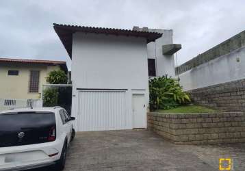 Casa residencial em carvoeira