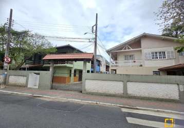 Casa residencial em armação do pântano do sul