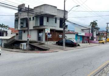 Casa comercial em fazenda santo antônio