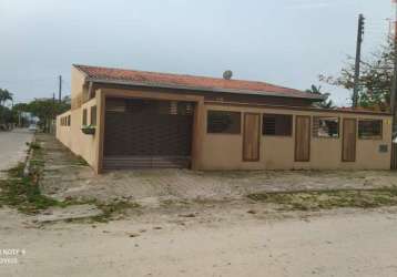 Magnífica casa com piscina e próxima ao mar,a venda no baln.brasília/itapoá