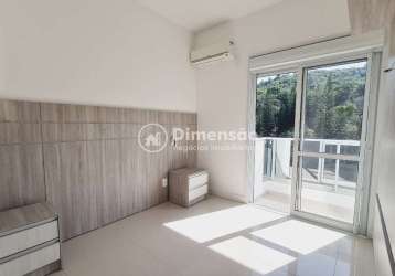 Apartamento de 2 dormitórios com vista para o verde.