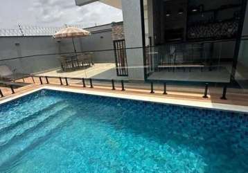 Casa com piscina aquecida e acabamento de luxo