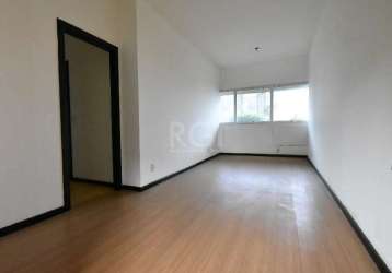 - sala comercial - imóvel com 38,06 m² , dividida em 2 ambientes e 1 lavabo, posição de frente, piso laminado, 3 andar (4 pavimento) com elevadores, 1 vaga de box provativa n. 72 ( o valor do box é se