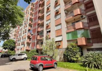 Excelente apartamento com 2 dormitórios em localização privilegiada, andar alto, com privacidade, linda vista, muita claridade e arejado. composto com living 2 ambientes com tabuão, cozinha montada, á