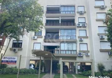 Em privilegiada localização, na rua germano petersen junior, bairro auxiliadora, excelente apartamento, 3 dormitórios sendo 1 suíte, living 03 ambientes com sacada, cozinha montada, dependência de emp