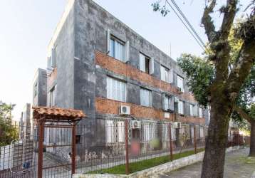 Apartamento no bairro cavalhada, 03 dormitórios, living, cozinha com móveis planejados, área de serviço com tanque, banheiro social com armário e box de vidro, ventilador de teto. fiação do apartament