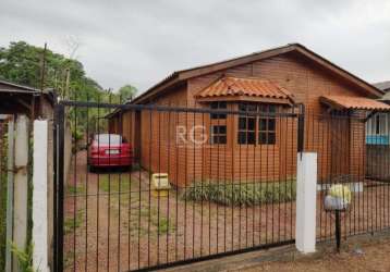 Casas a venda | bairro vila nova&lt;br&gt;&lt;br&gt;terreno com 3 casas pré fabricadas, com pátio todas as casas com 2 dormitórios, cozinha, sala , banheiro e área de serviço.