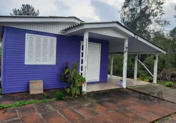 Casa pré- fabricada em um terreno medindo 10x56, composta por sala e cozinha integrada, um dormitório e banheiro social.&lt;br&gt;possui ainda uma ampla área coberta na lateral e nos fundos.&lt;br&gt;