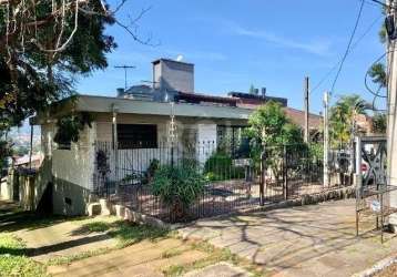 Localizada próxima ao futuro shopping belvedere, esta casa espaçosa e moderna oferece conforto e conveniência para toda a família. com três dormitórios, sendo um deles uma suíte   privativa, banheiros