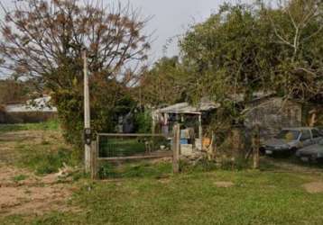 Ótimo terreno na av. orleans no bairro guarujá,  , perfeito para investimento,  contendo uma casa com 2 dormitórios, sala, cozinha e banheiro. pátio na parte dos fundos e frente com vaga para 4 carros