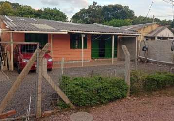 Ótima casa no bairro vila nova, reformada, desocupada, com 2 dormitórios, amplo living, cozinha, churrasqueira, banheiro, pátio todo fechado, 4 vagas de garagem, terreno medindo 10x20. imóvel não acei