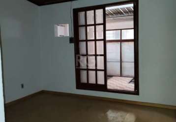 Vende-se sobrado em estilo casa , próximo a protásio alves, com 98m², 2 dormitórios, banheiro, living amplo em 2 ambientes, lavabo, lavanderia, terraço com churrasqueira, garagem coberta e permanecem 