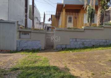 Casa de frente com  /- 90m²   apartamento de fundos com  /- 90m²   grande espaço comercial tipo garagem, acomoda em torno de 10 veículos. imóvel adequado para moradia, atividade comercial e moradia ou