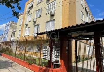 Apartamento no bairro floresta, em porto alegre, com dois dormitórios, sala, cozinha, áres de serviço  e banheiro. peças amplas, arejado, com 65,26 m2 de área privativa. o apartamento é silencioso, do