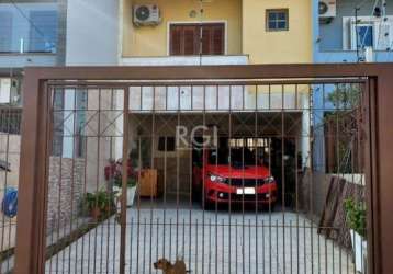 Casa no loteamento portal do guarujá, bairro espirito santo&lt;br&gt;com 3 dormitórios sendo uma suíte com sacada e opção para o 4º dormitório no 3º pavimento.  living dois ambientes, cozinha ampla, d