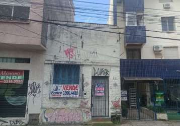 Casa comercial na cidade baixa - casa comercial na rua joão alfredo com aproximadamente 50 metros quadrados de área construída. casa com corredor, sala, cozinha e banheiro. amplo pátio. terreno medind