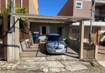 Ótima casa em condomínio, com 1 dormitótio, amplo living, cozinha, lavanderia fechada, vaga de garagem, playground,  ótima localiazação perto de todos os recursos do bairro. estuda carro no negócio no