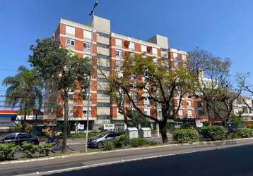 Apartamento de frente a fundos com 124m² de área privativa, com vista de frente para o guaíba, parque marinha e vista dos fundos para o bairro menino deus 2 dormitórios  e dependência completa, 1 banh