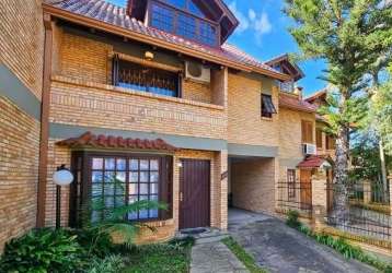 Casa de 3 dormitórios com 2 vagas de garagem no bairro jardim isabel&lt;br&gt;são 3 quartos sendo uma suíte. living todo integrado em tabuão, com uma linda lareira em ferro, lavabo, cozinha ampla com 