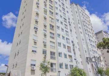 Basicamente porteira fechada!&lt;br&gt;&lt;br&gt;apartamento com andar alto com vista livre, 2 dormitórios com suíte, living para 2 ambientes, cozinha americana com churrasqueira, banheiro social e 1 