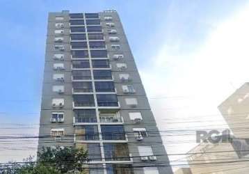 Independência  porto alegre&lt;br&gt;apartamento de 2 dormitórios na av. independência. excelente localização. prédio tradicional no bairro, perto de todas as conveniências do centro da cidade, colégi